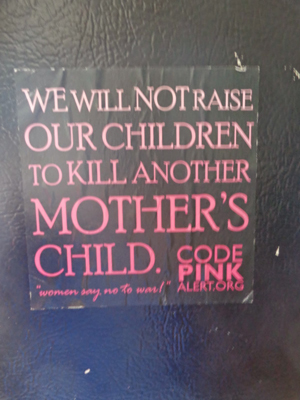 「わたしたちは他の母の子を殺す子ども達は育てません」